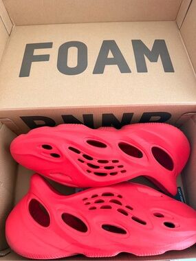 Yeezy foam runners
